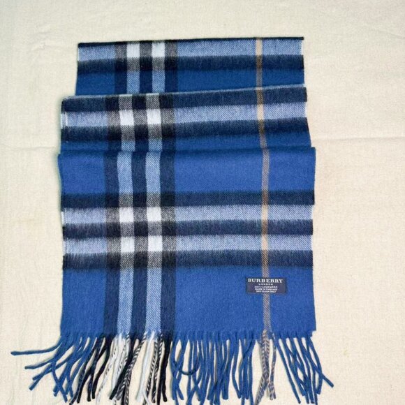 Vintage Blue Burberry 100%Cashmere Scarf in excellent condition Made in England - Picture 3 of 6
